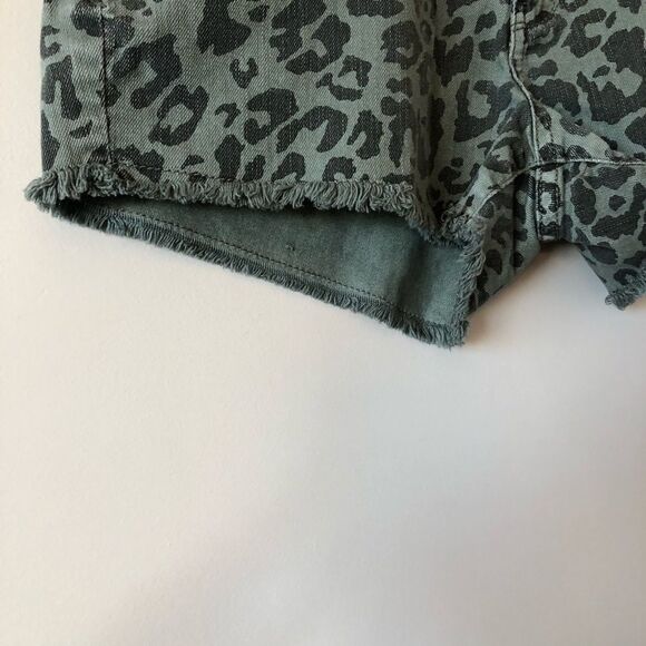 WILLIAM Rast Green Cheetah Raw Hem Short - Picture 6 of 10